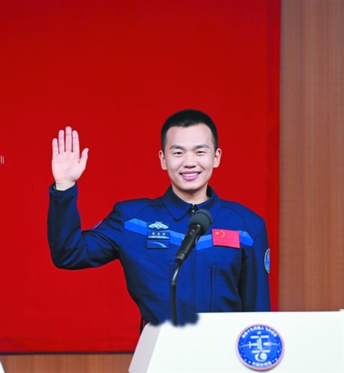航天员宋令东与媒体记者见面